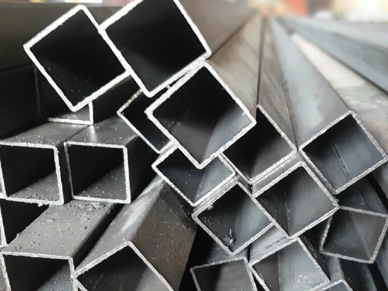 Kemalpaşa/İzmir’de kare demir ürünleri satışı ile inşaat ve sanayi sektörüne dayanıklı çözümler sağlıyoruz.