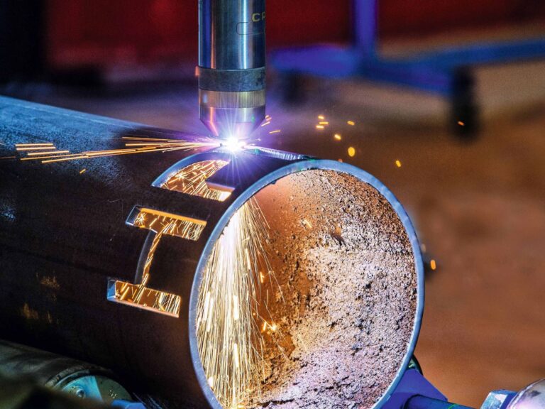 Firmamız, Kemalpaşa/İzmir’de plazma kesim yöntemiyle kalın ve dayanıklı metallerde hassas sonuçlar elde etmektedir.